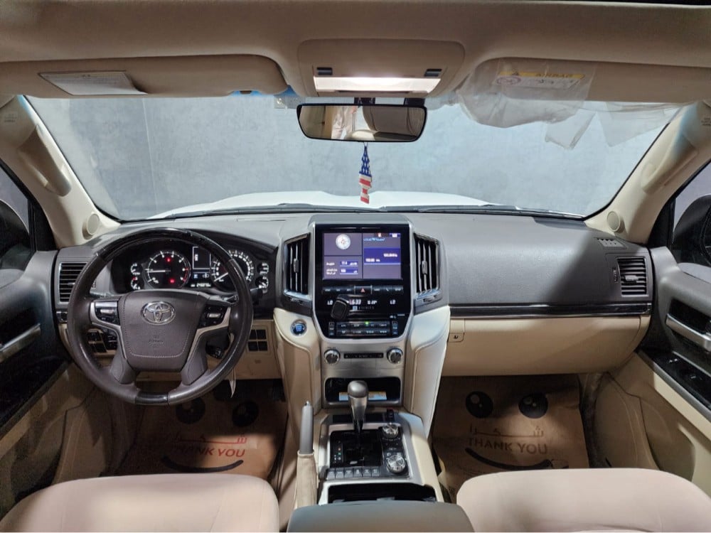 Toyota Land Cruiser VXR Grand Touring - Image 4