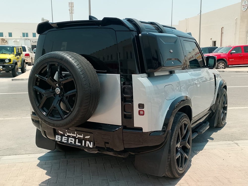 Land Rover Defender - Image 2