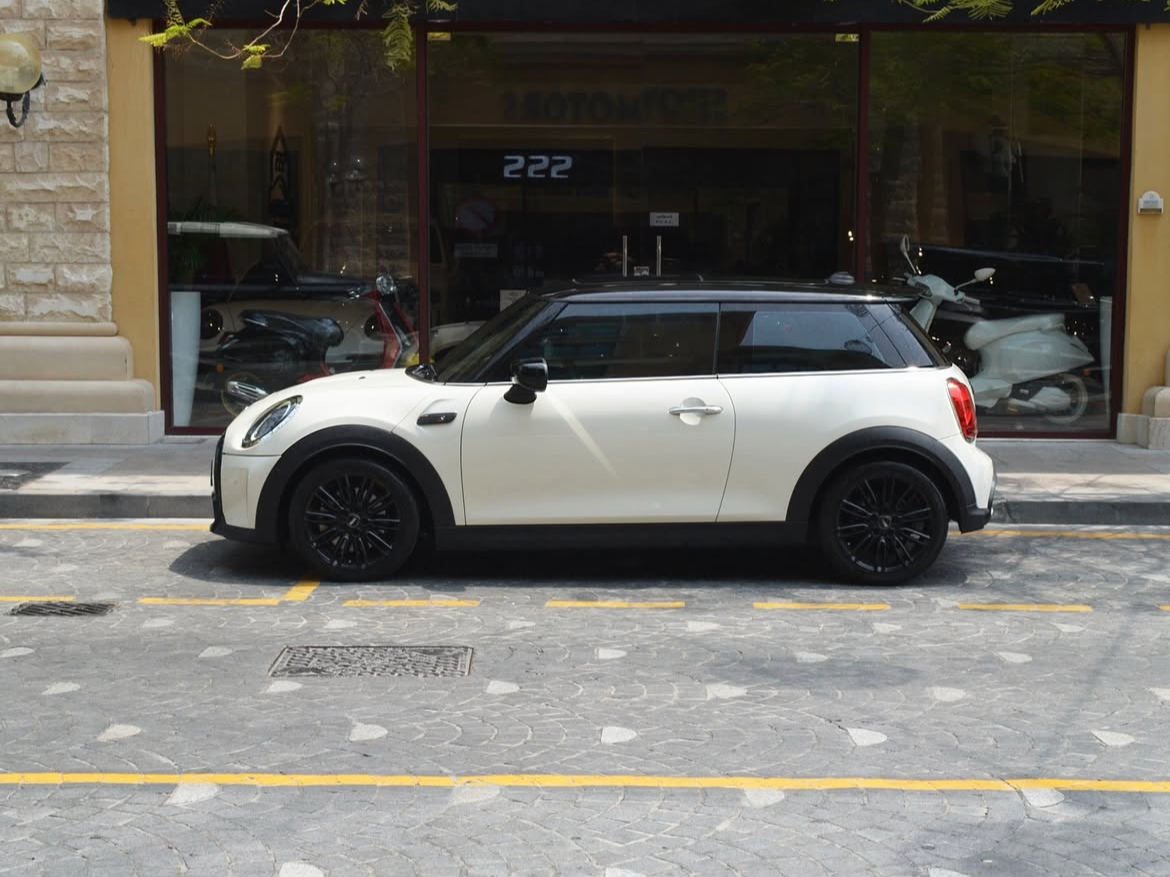 Mini Cooper S. - Image 2