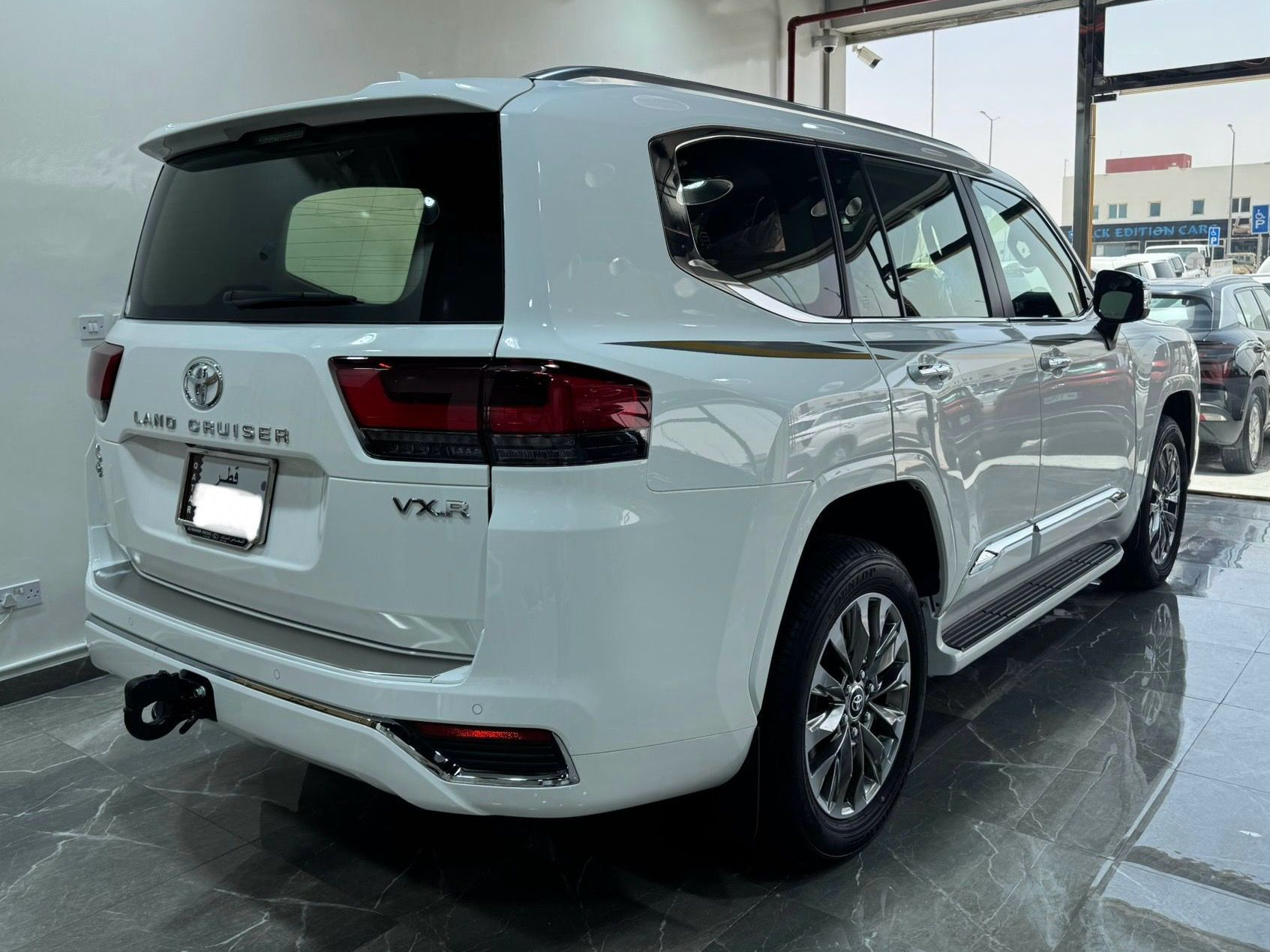 Toyota Land Cruiser VX.R - Image 3