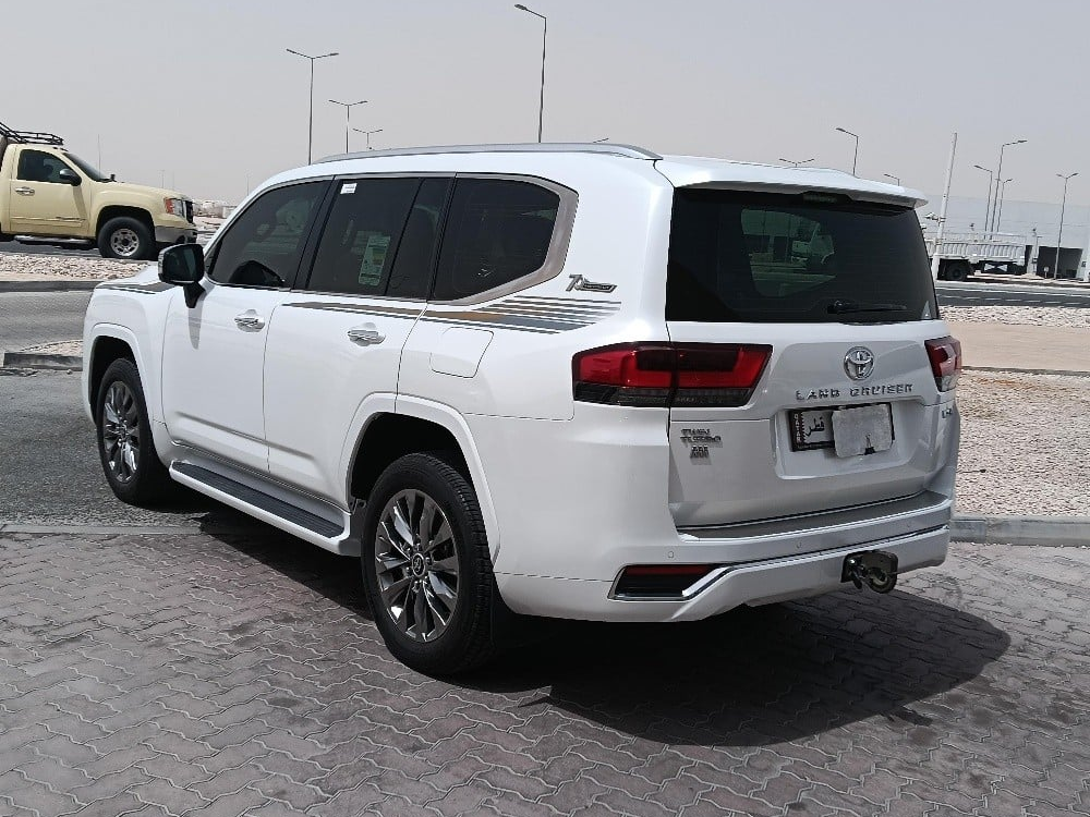 Toyota Land Cruiser VX.R - Image 3