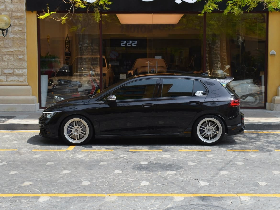 Volkswagen Golf R  - Image 2
