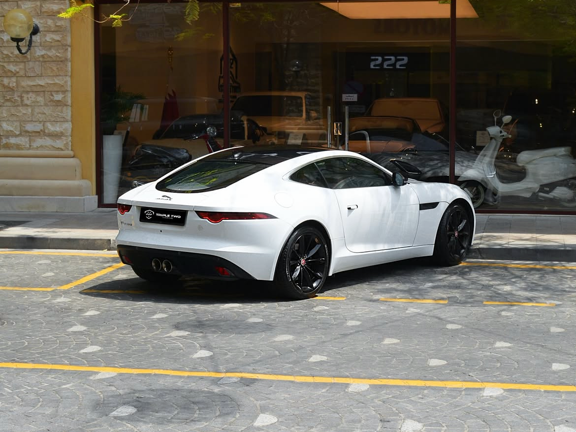 Jaguar F-TYPE - Image 2