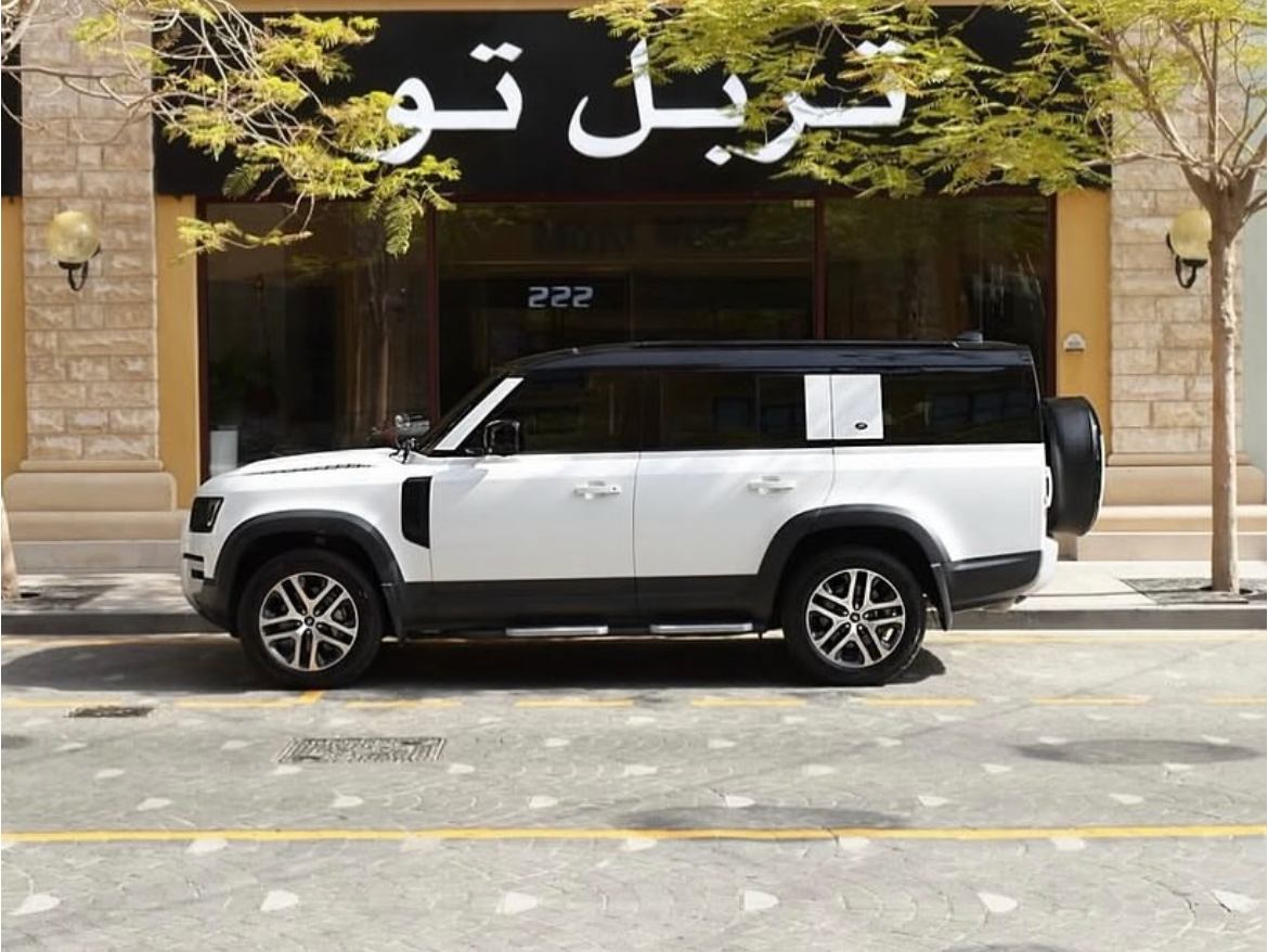 Land Rover Defender 130 HSE - Image 2