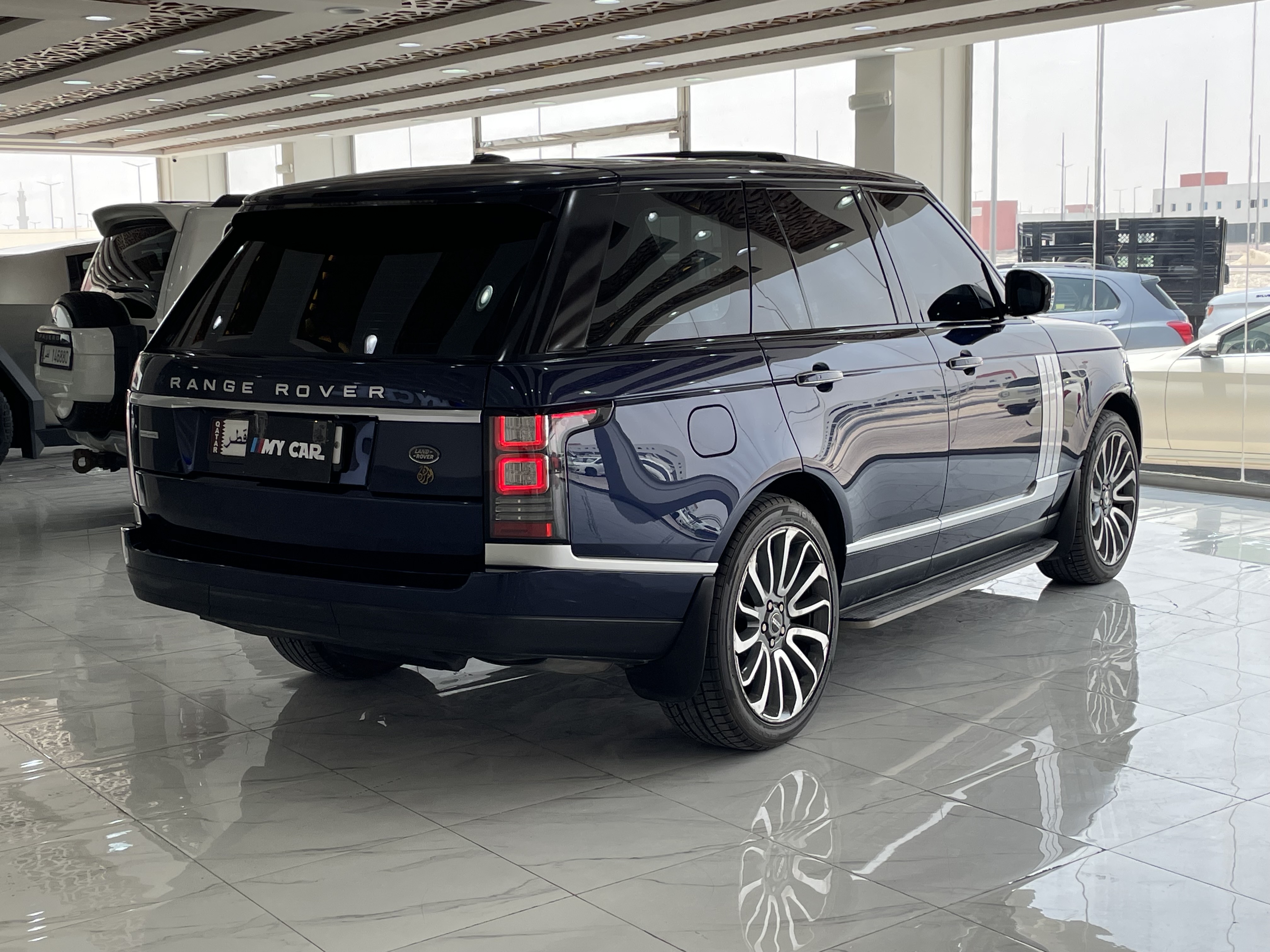 Land Rover Range Vogue Autobiography - Image 3
