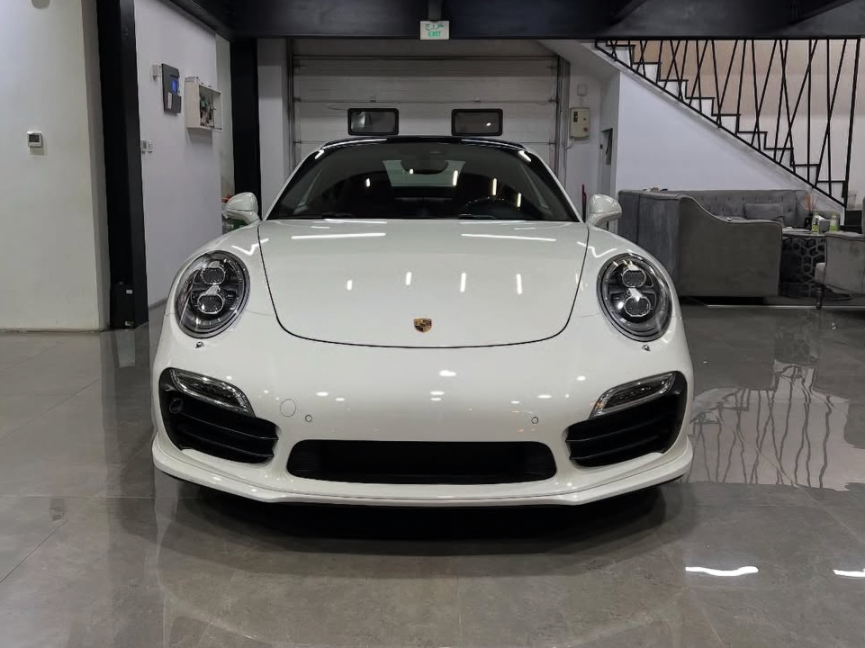 Porsche 911 Turbo S - Image 2