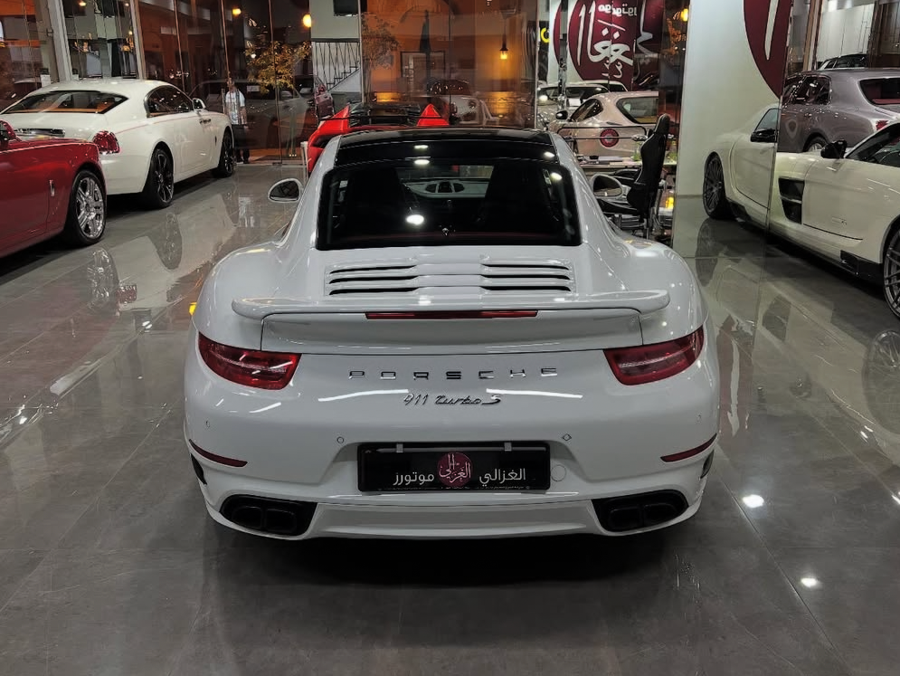 Porsche 911 Turbo S - Image 4