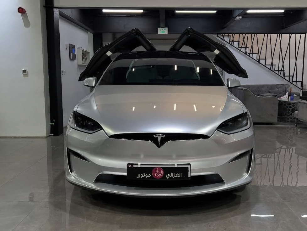 Tesla Model X - Image 2