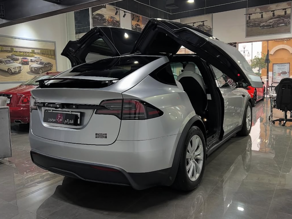 Tesla Model X - Image 3