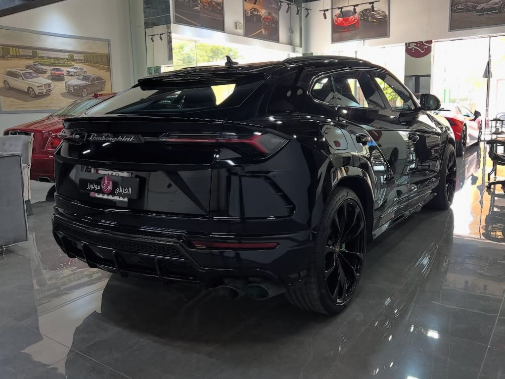 Lamborghini Urus - Image 3