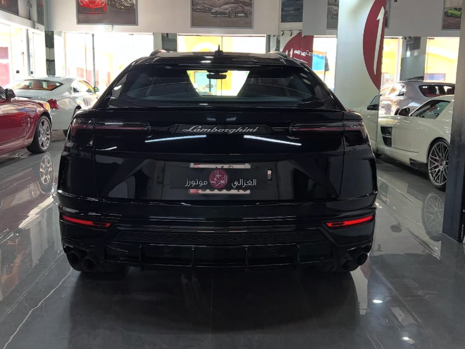 Lamborghini Urus - Image 4