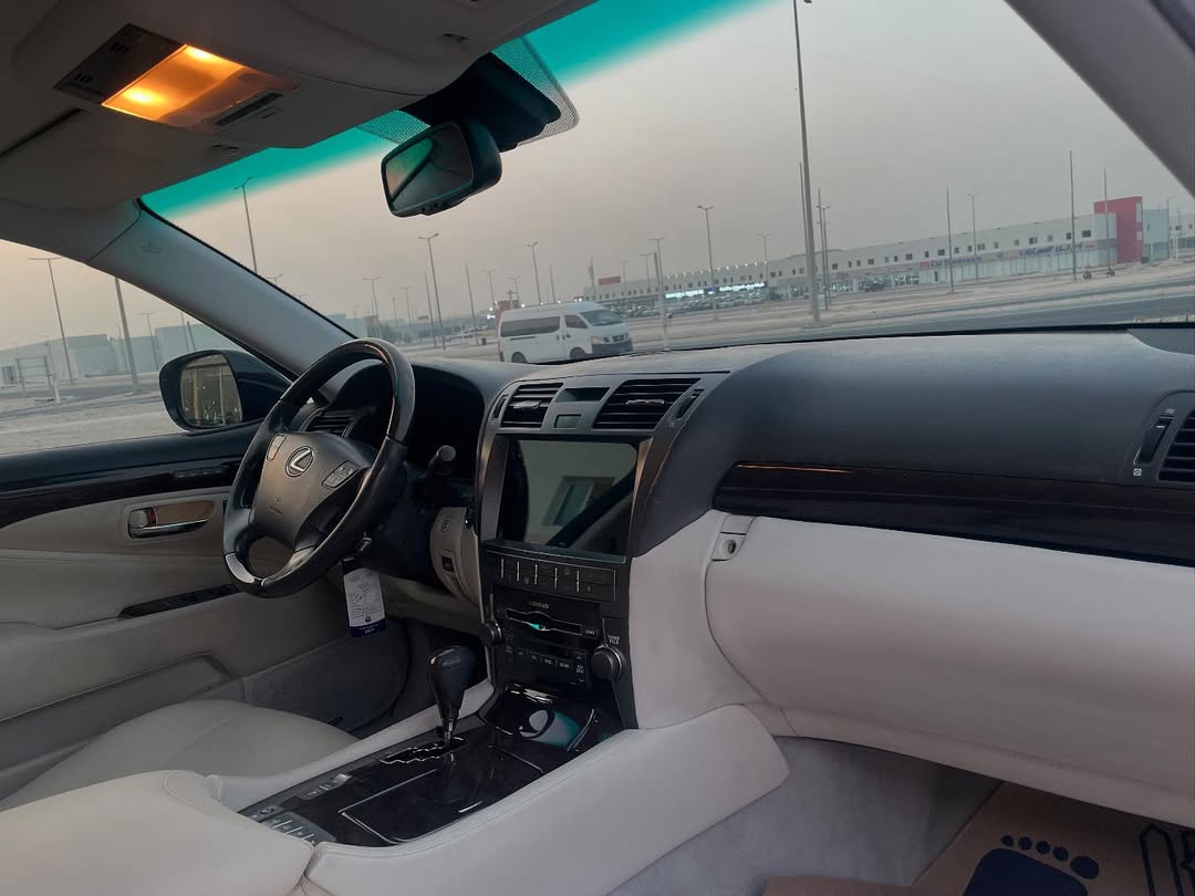Lexus LS 460 - Image 2