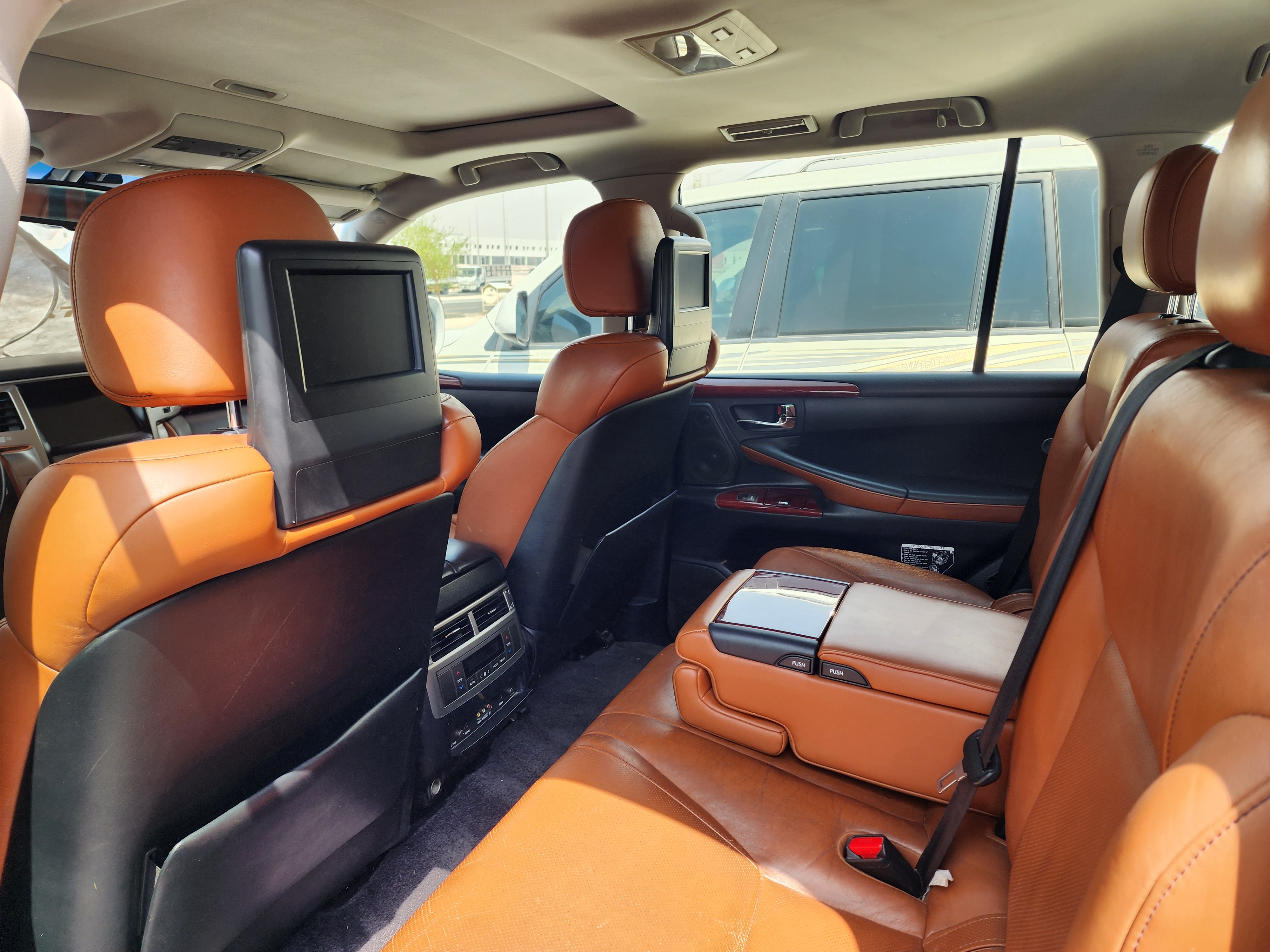 Lexus LX 570 - Image 3