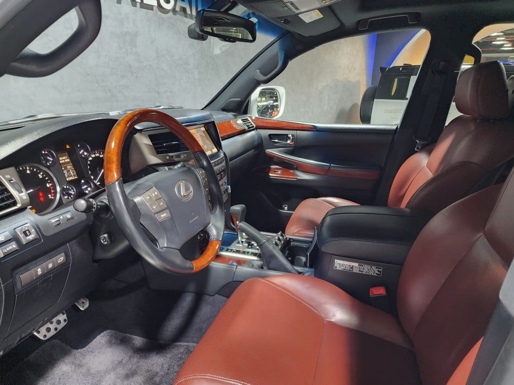 Lexus LX 570 - Image 3