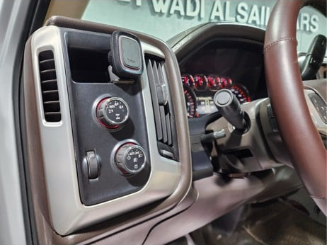 GMC Sierra - Image 4