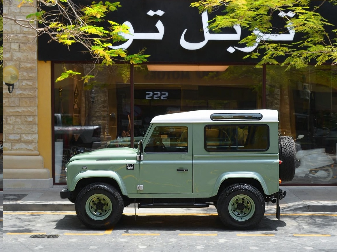 Land Rover Defender - Image 2