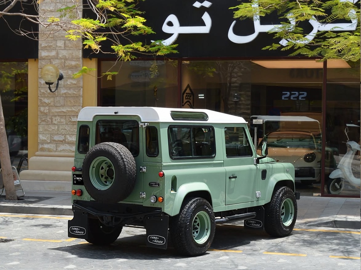 Land Rover Defender - Image 3