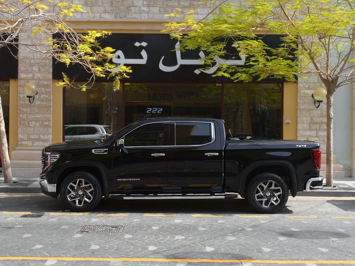 GMC Sierra SLT - Image 2