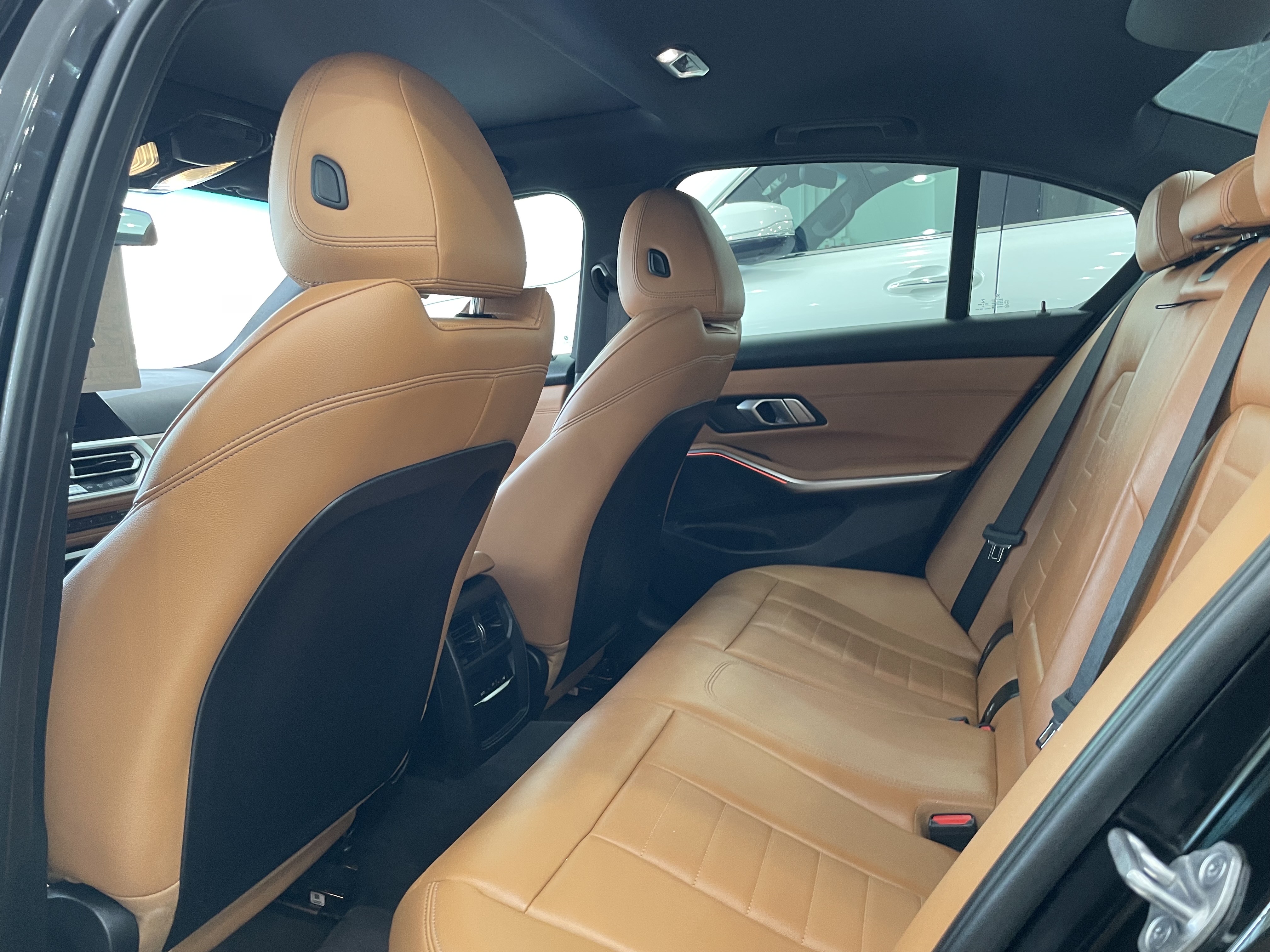 BMW 3-Series 320 i 2021 - Image 4