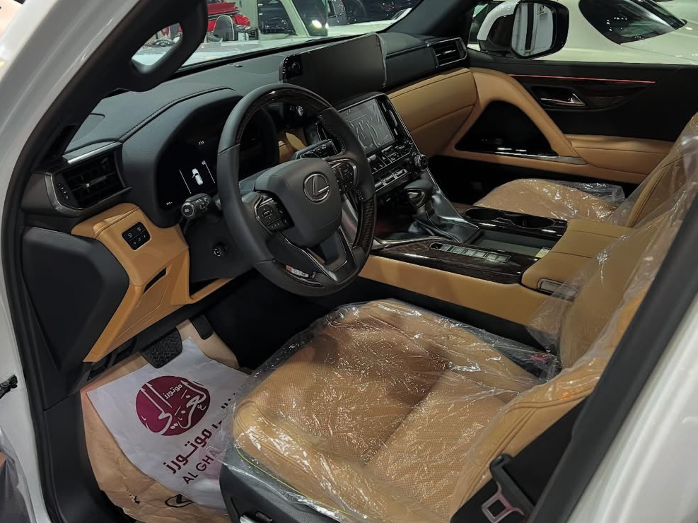Lexus LX 600 Luxury  2025 - Image 4