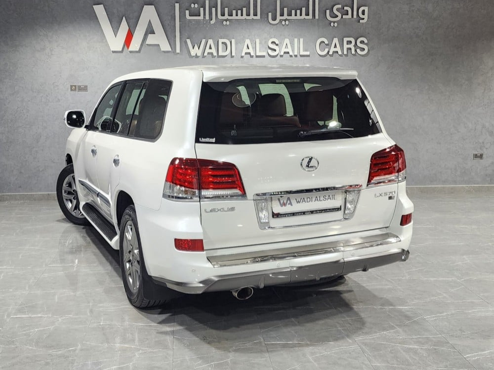 Lexus LX 570 2015 - Image 2