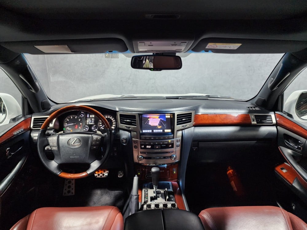 Lexus LX 570 2015 - Image 4