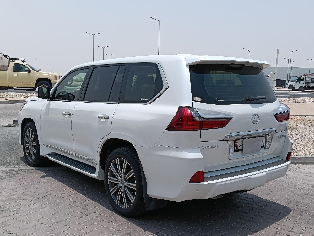 Lexus LX 570 2016 - Image 2