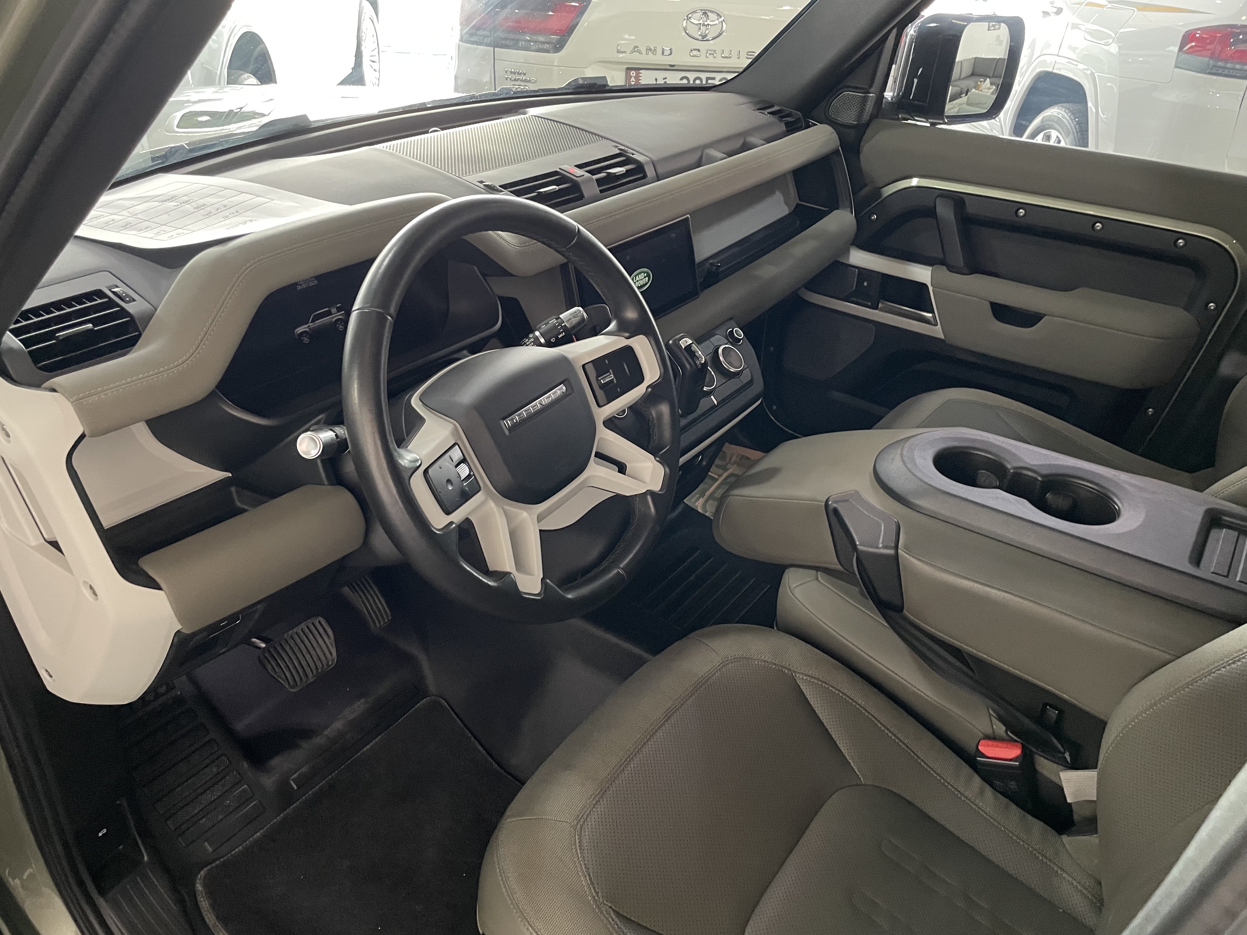 Land Rover Defender 110 SE 2020 - Image 3