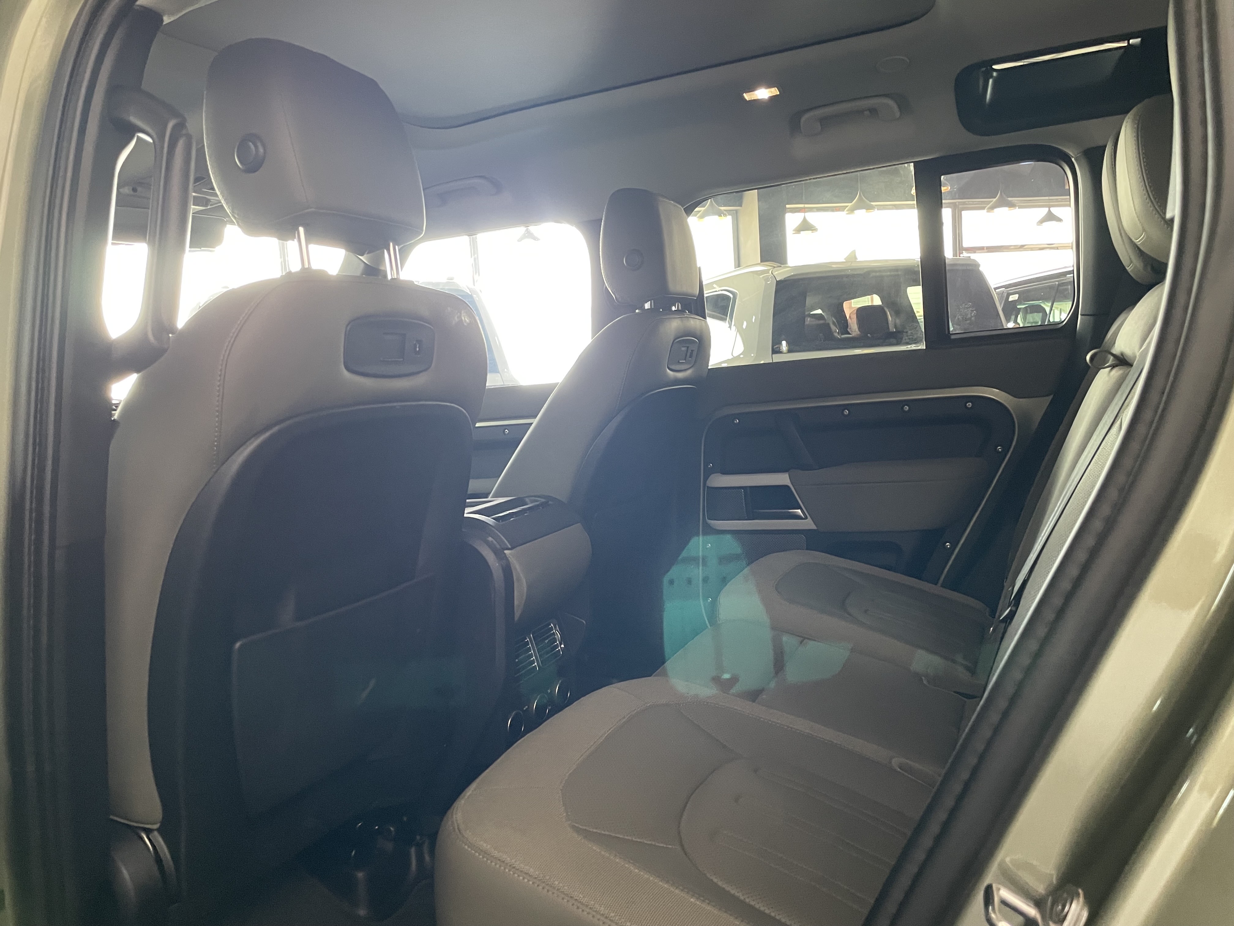 Land Rover Defender 110 SE 2020 - Image 4