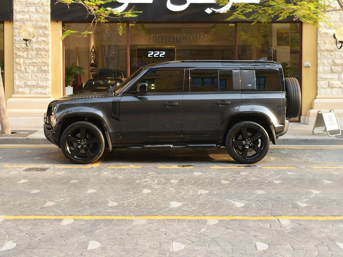 Land Rover Defender 110 HSE 2024 - Image 2