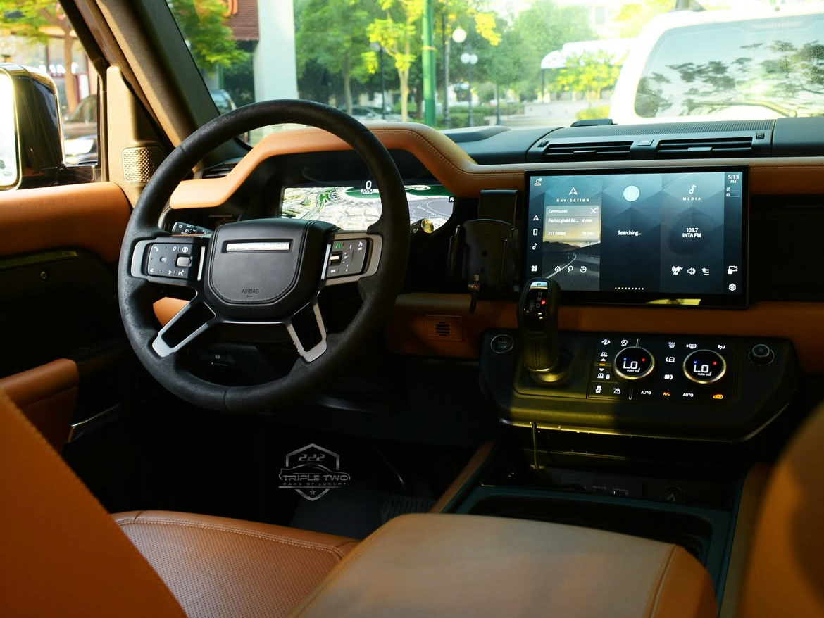 Land Rover Defender 110 HSE 2024 - Image 4
