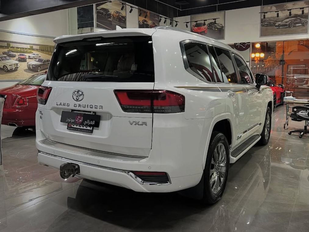 Toyota Land Cruiser VX Twin Turbo 2023 - Image 4