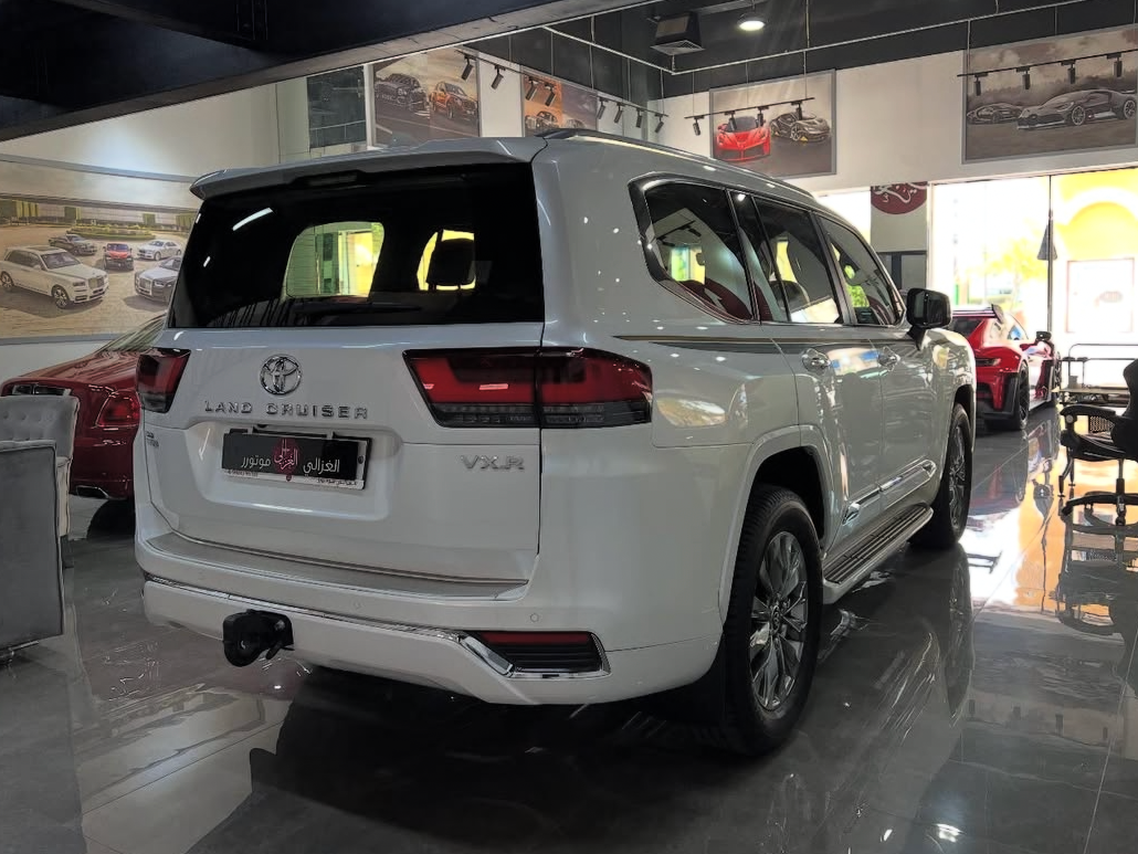 Toyota Land Cruiser VX Twin Turbo 2022 - Image 4