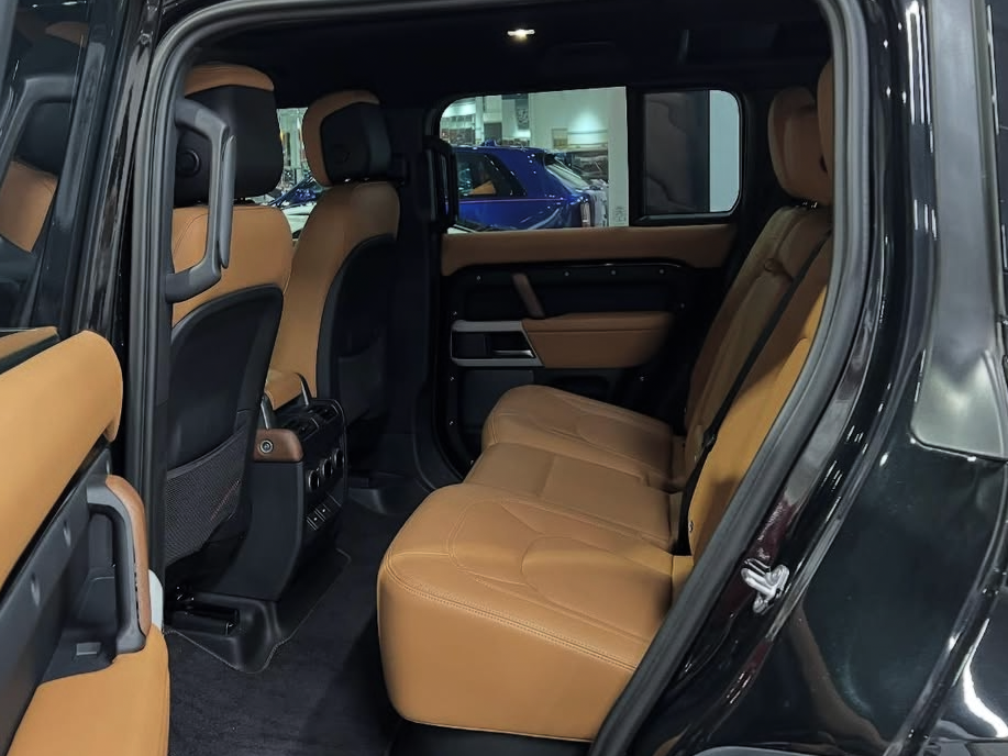 Land Rover Defender 110 HSE 2023 - Image 4