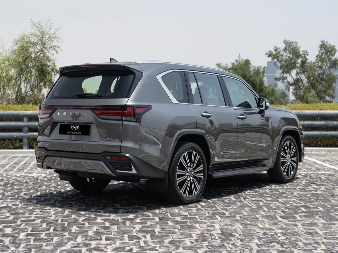 Lexus LX 600 Luxury  2024 - Image 3