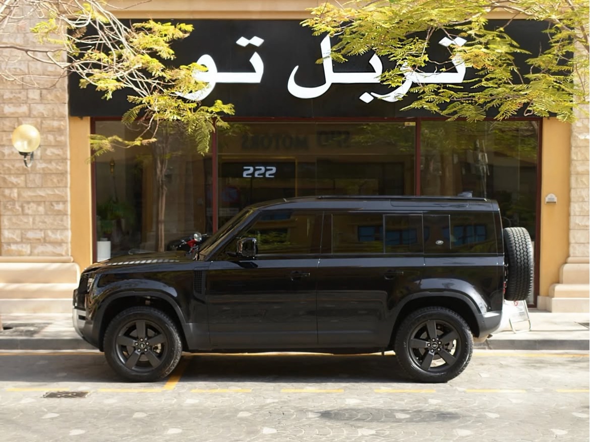 Land Rover Defender 110 S 2024 - Image 2