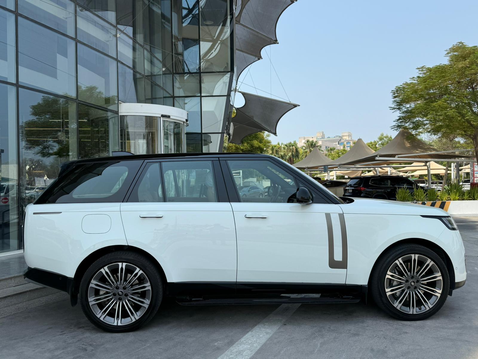 Land Rover Range Vogue HSE 2023 - Image 2