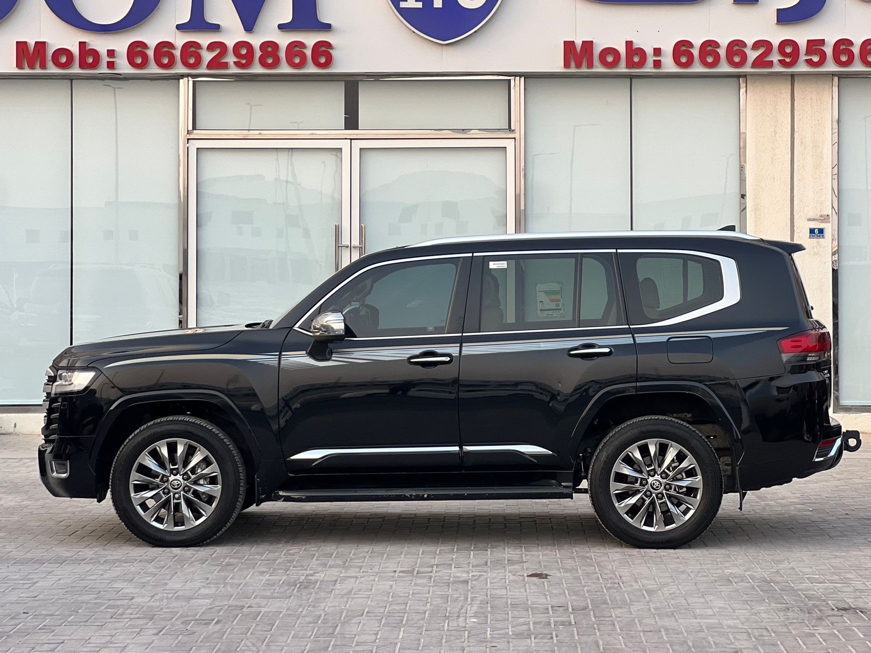 Toyota Land Cruiser VX 2023 - Image 3