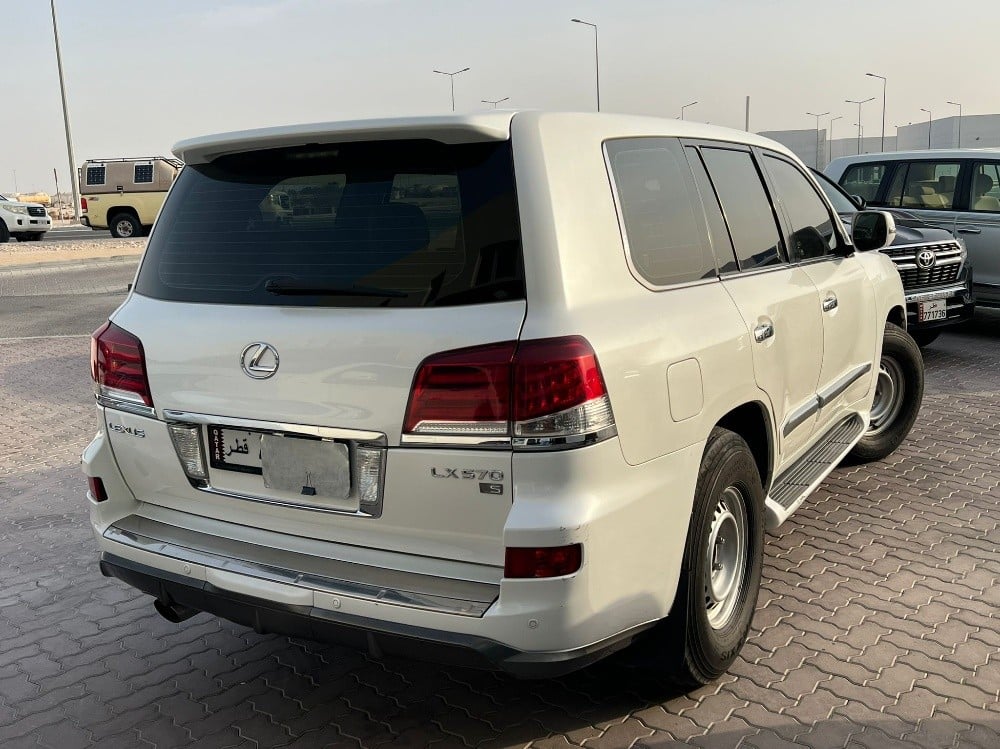 Lexus LX 570 2012 - Image 2