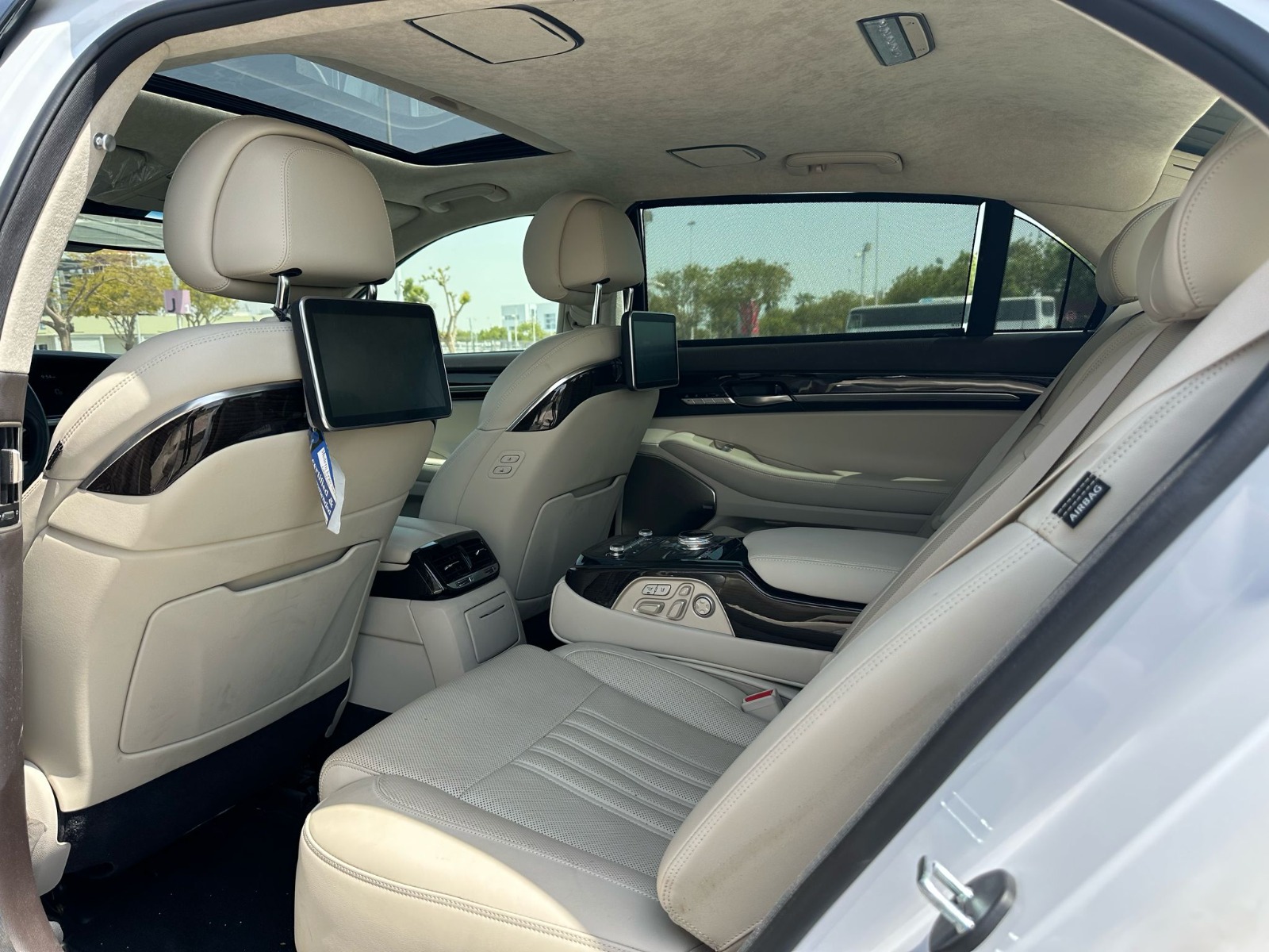 Genesis G90 2017 - Image 2