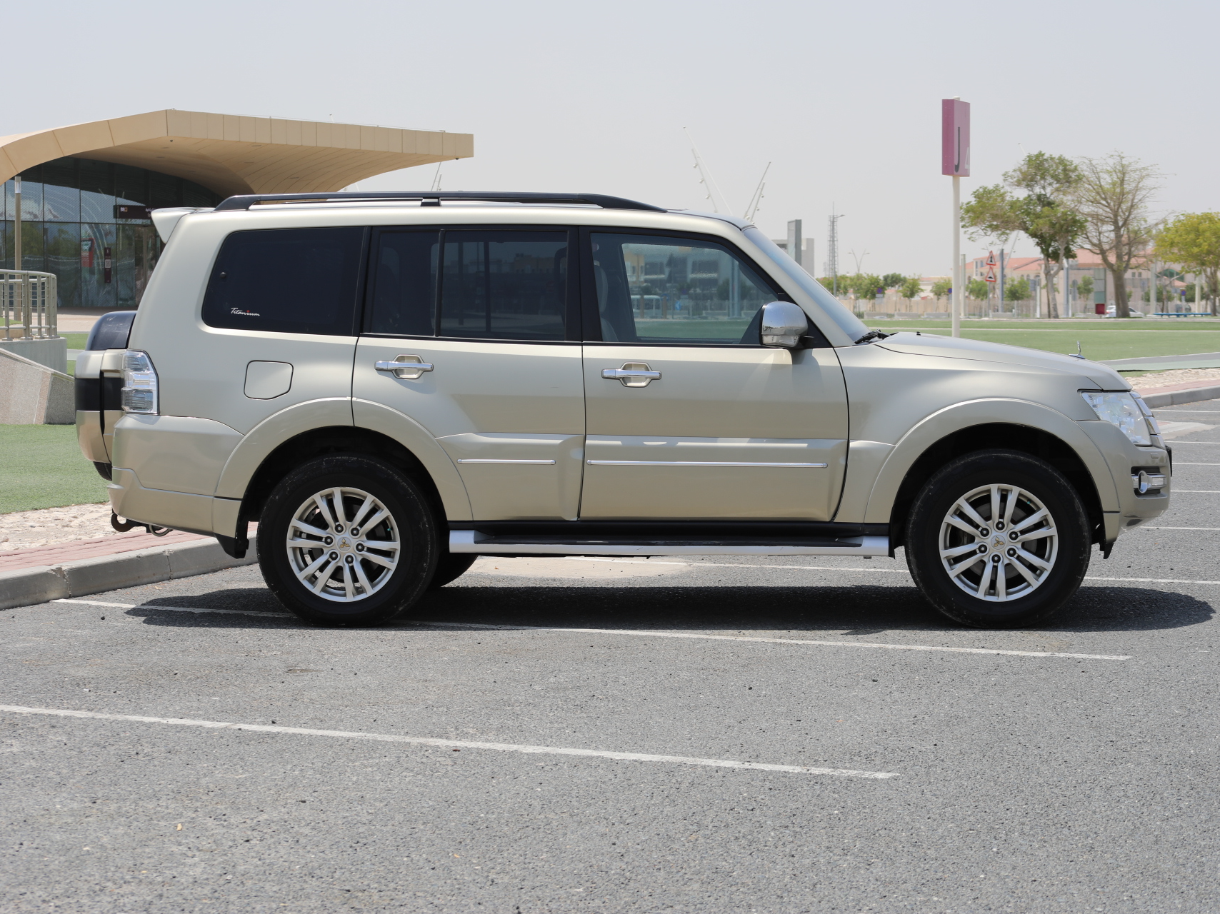 Mitsubishi Pajero 3.5 2015 — photo 12 for sale in Qatar