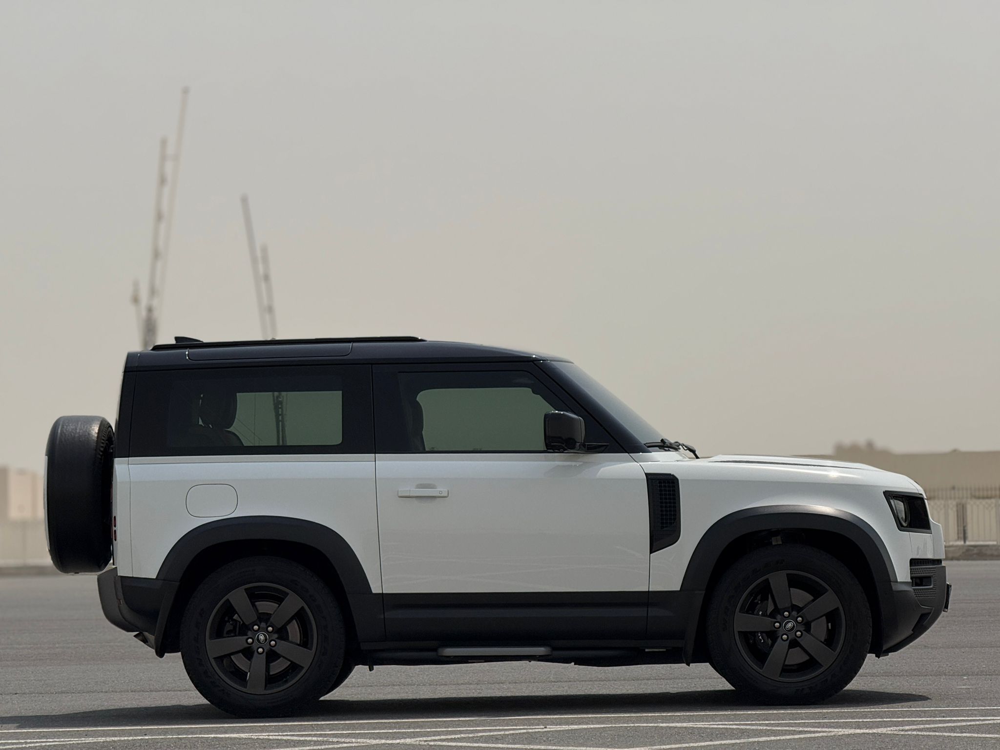 لاند روفر  رنج HSE 2023 - Image 2
