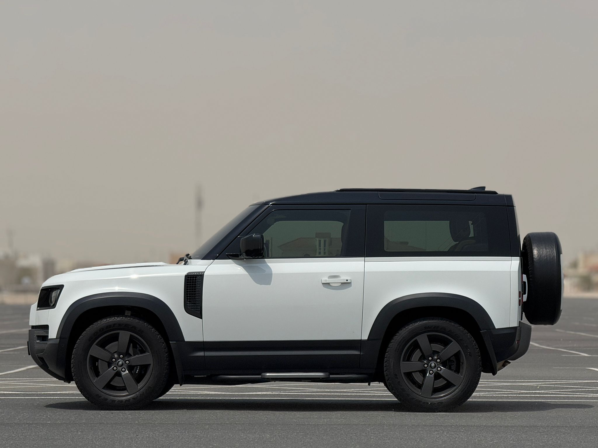 لاند روفر  رنج HSE 2023 - Image 4