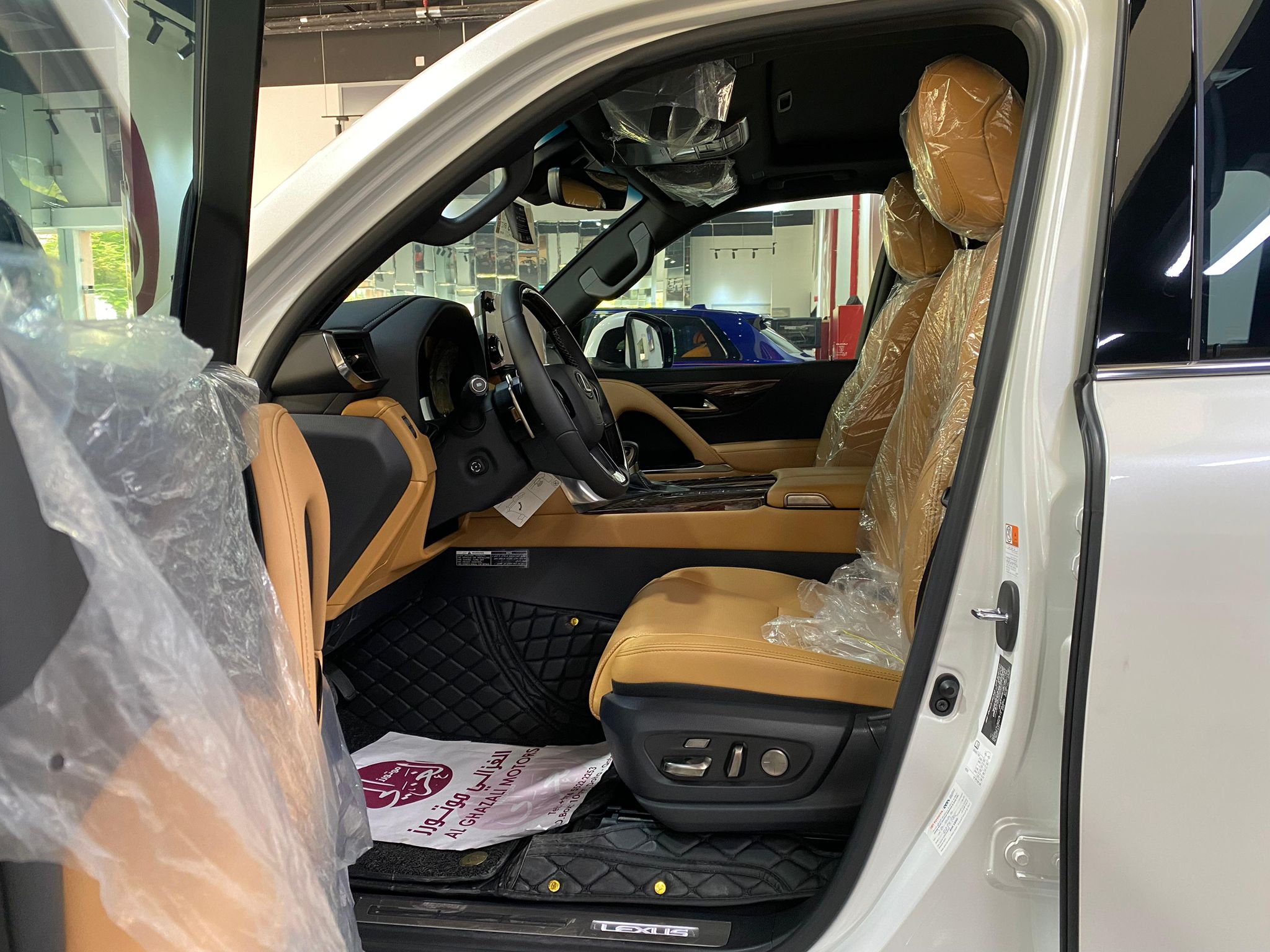 Lexus LX 600 Luxury  2024 - Image 2