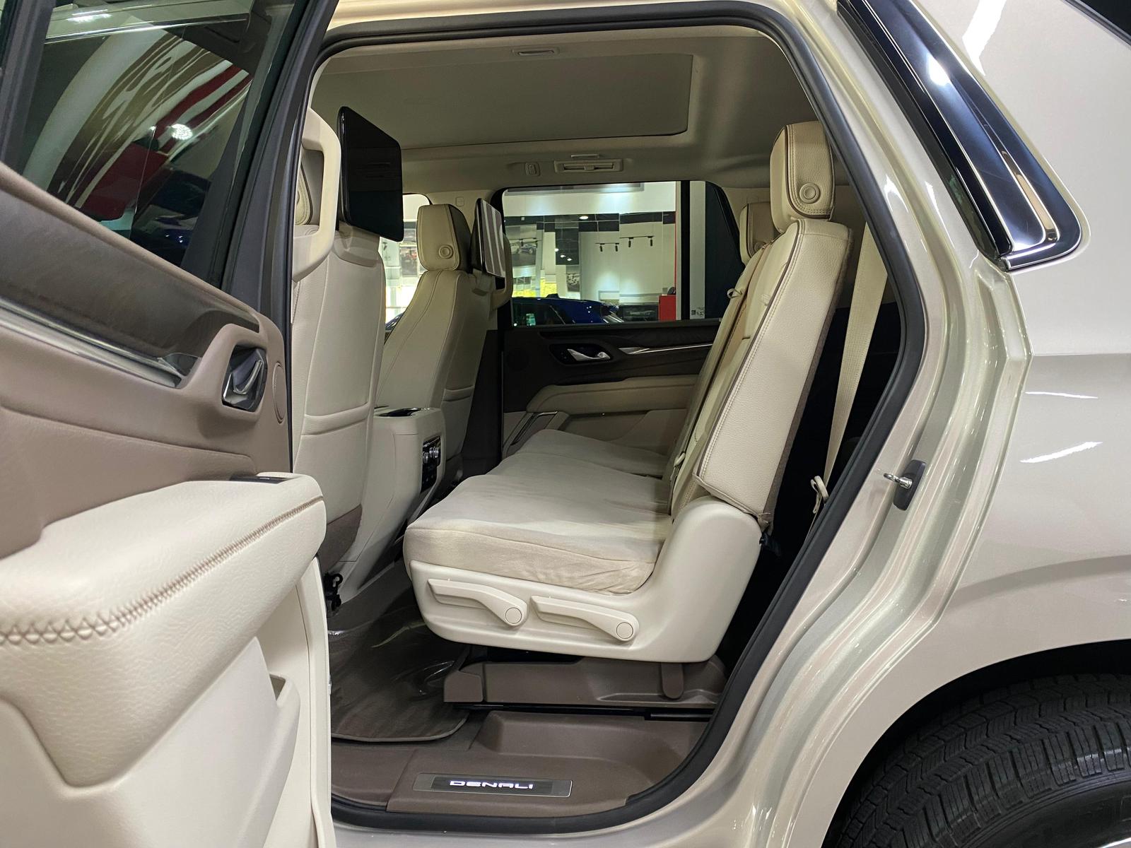 GMC Yukon 2023 - Image 2