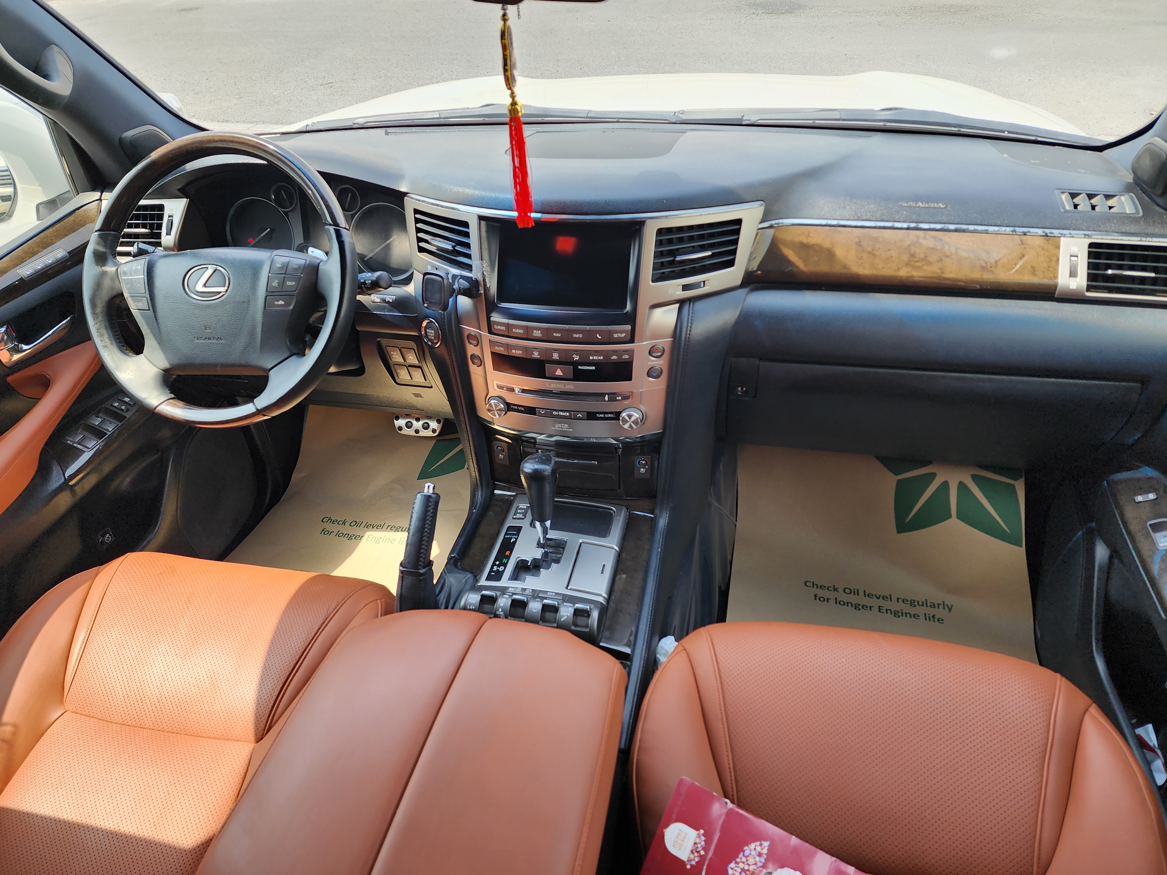 Lexus LX 570 2015 - Image 2