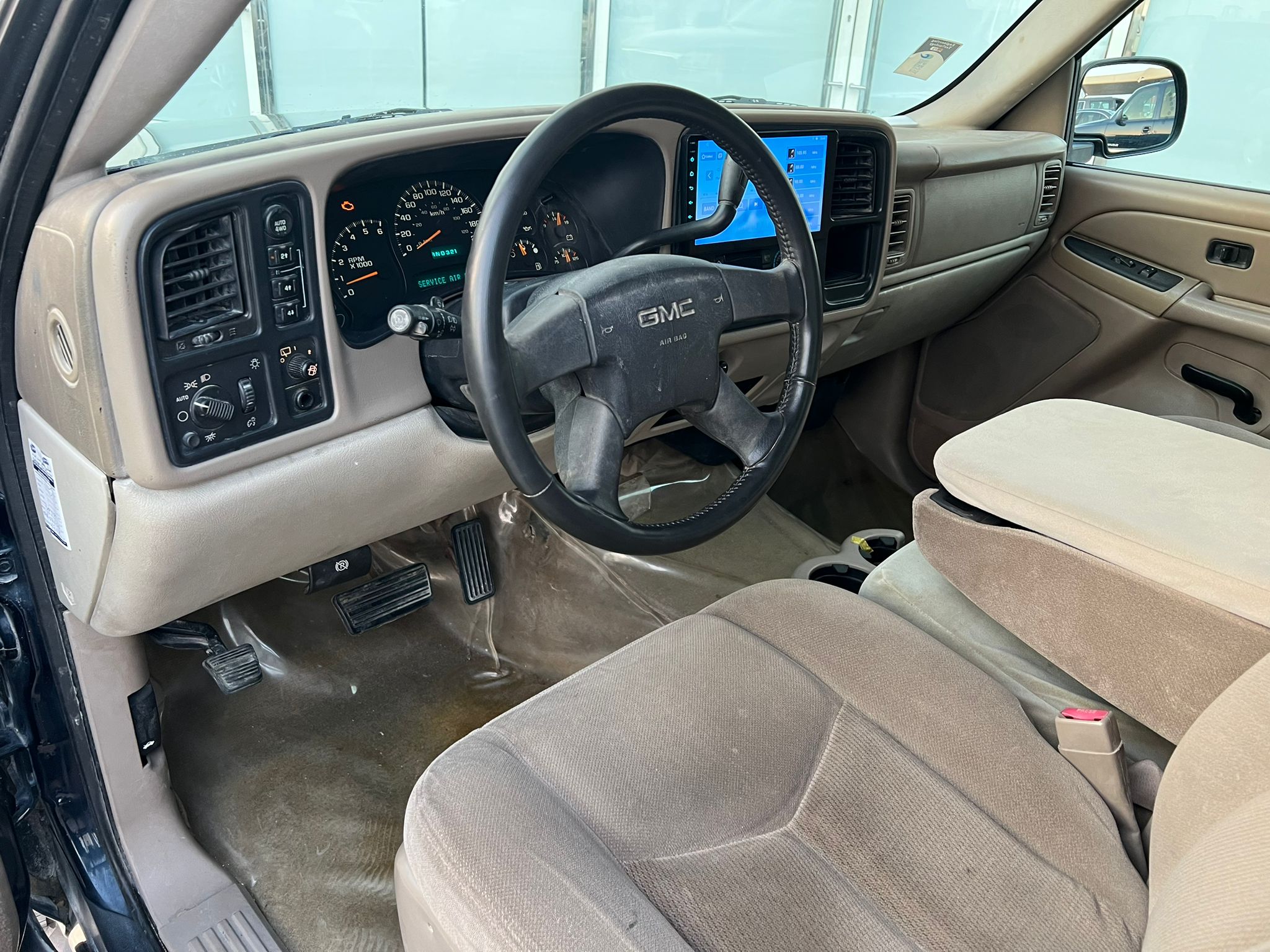 GMC Suburban. Standard 2005 - Image 4