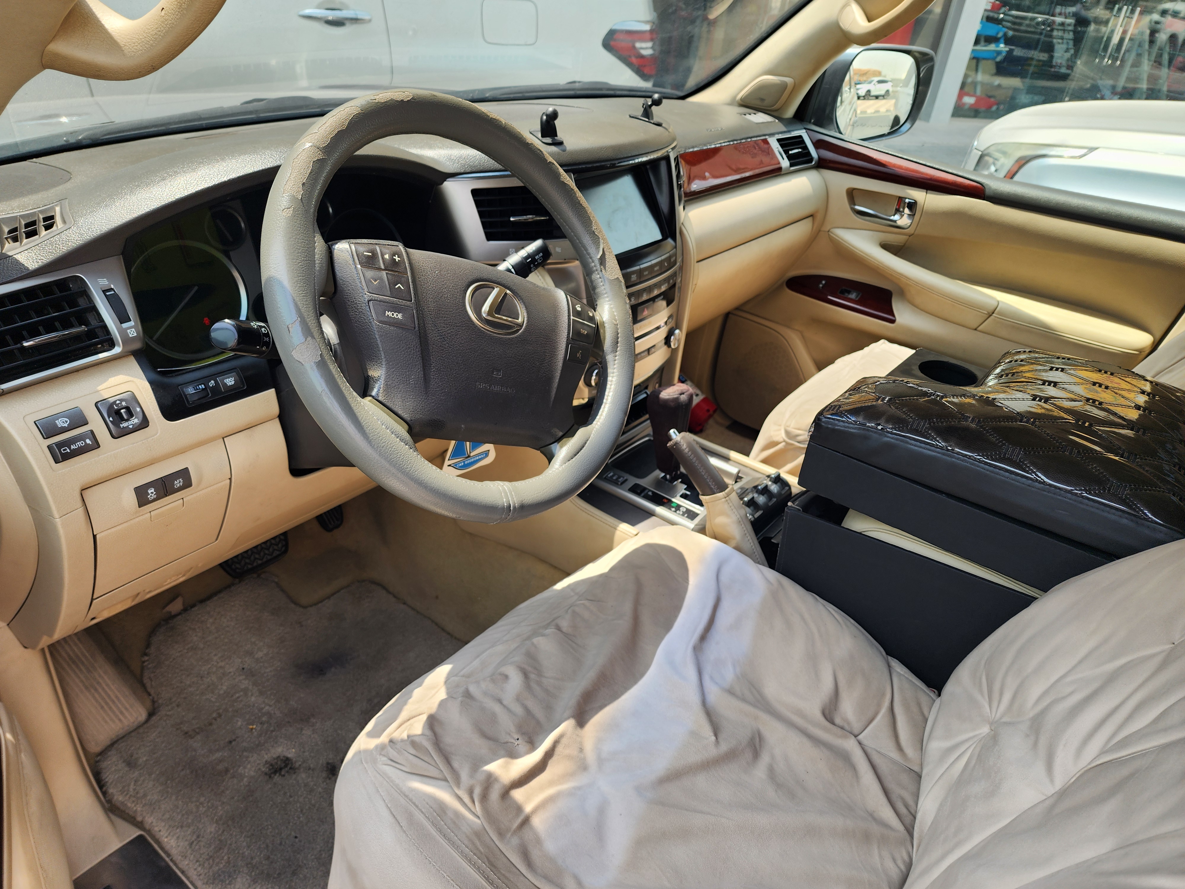 Lexus LX 570 2013 - Image 2