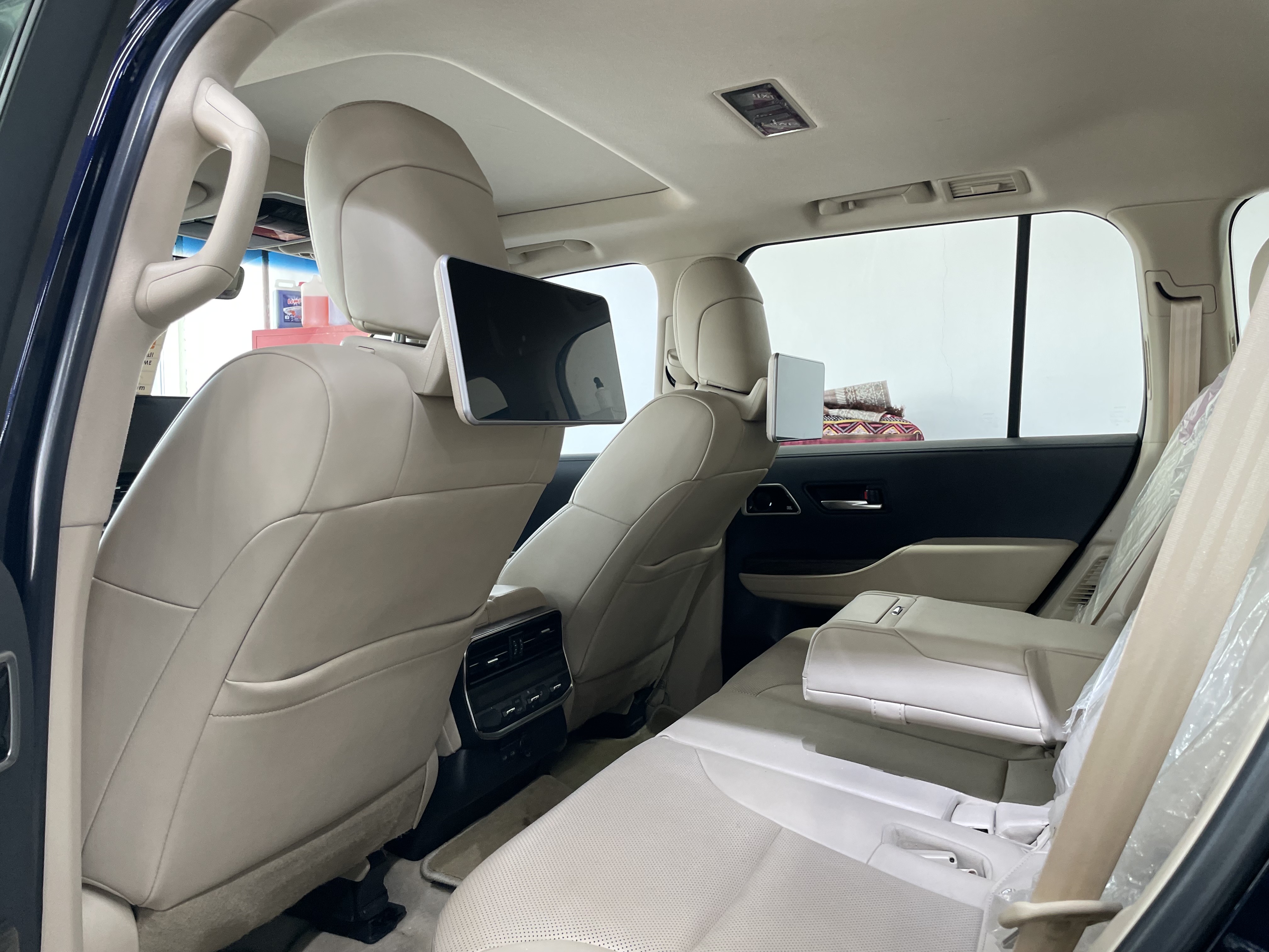 Toyota Land Cruiser VX 2022 - Image 4