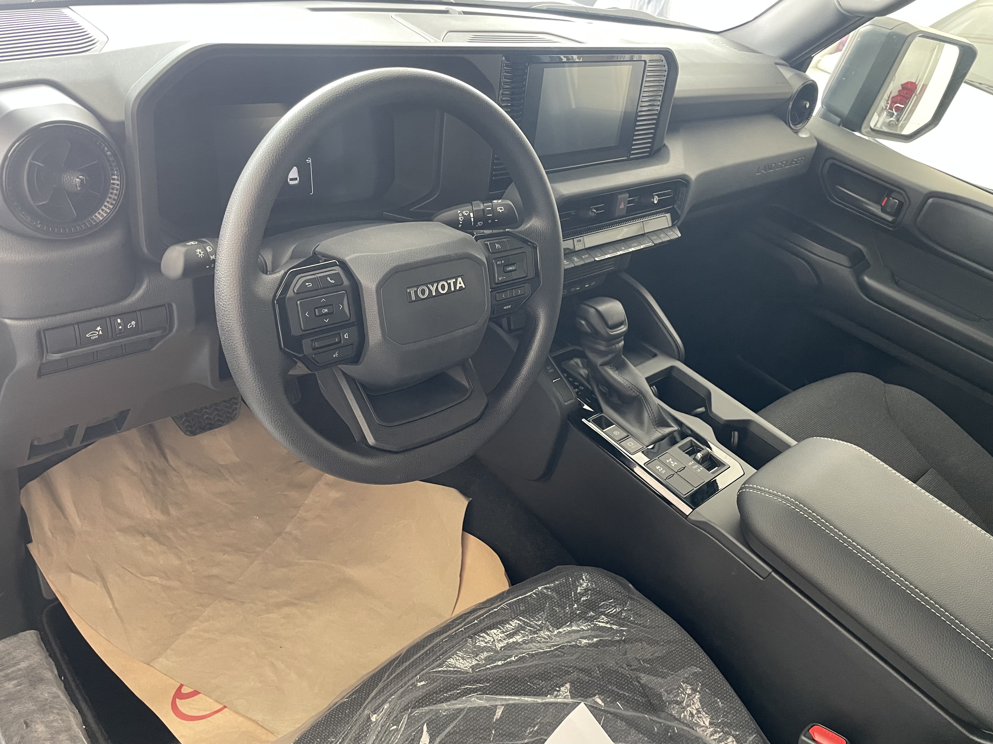 Toyota Prado VX v6 2025 - Image 2